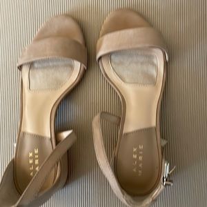 Suede sandal. Size 6.